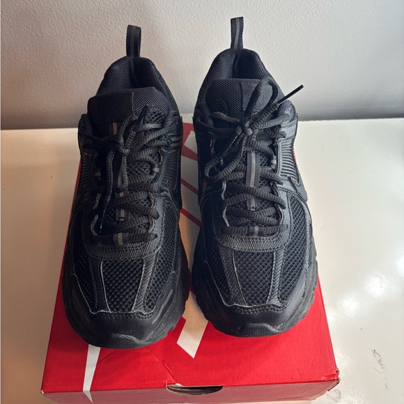 Black Nike Vomero 5’s - Picture 3 of 9